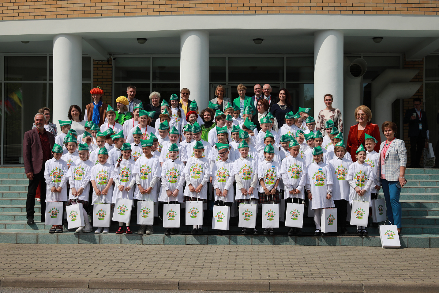 На Невском конгрессе «Эколята» призвали детей из всех стран сделать все возможное для сохранения природы