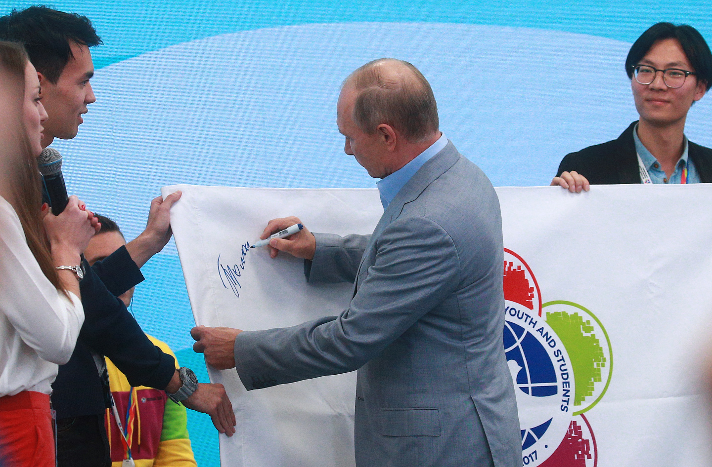 Soft skills и генная инженерия: Владимир Путин на сессии «Молодежь 2030. Образ будущего» обозначил ключевые направления развития человечества