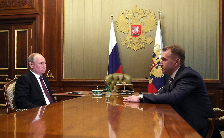 Встреча Владимира Путина на полях ПМЭФ с Игорем Шуваловым
