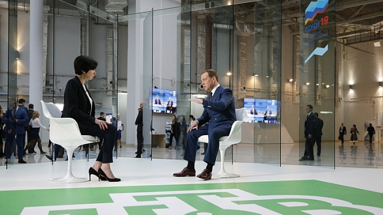 Дмитрий Медведев ответил на вопросы телеведущей Ирады Зейналовой (НТВ) в рамках форума Сочи-2019