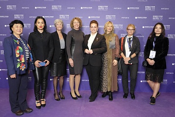 Развитие женского лидерства в современном обществе обсудили на саммите в Париже