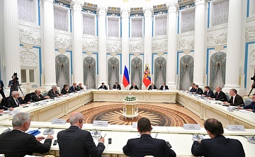 Владимир Путин пригласил представителей французского бизнеса принять участие в ПМЭФ-2019