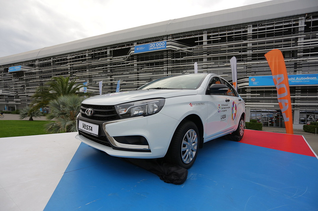 LADA - официальный автомобиль Всемирного фестиваля молодёжи и студентов