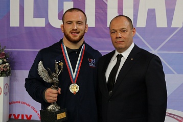 Фонд «Росконгресс» наградил лучшего зарубежного борца гран-при «Иван Ярыгин»