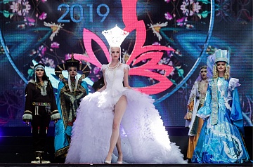 Дальневосточную красавицу года выбрали в стартовый день ВЭФ-2019
