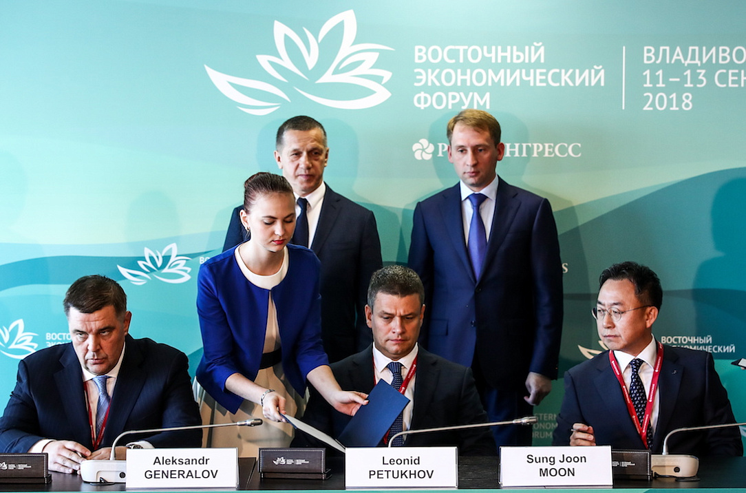 В первый день ВЭФ подписано 5 крупных соглашений на 400 млрд рублей