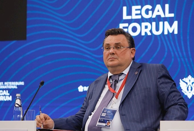 Константин Чуйченко принял участие в пленарном заседании Международного молодежного юридического форума